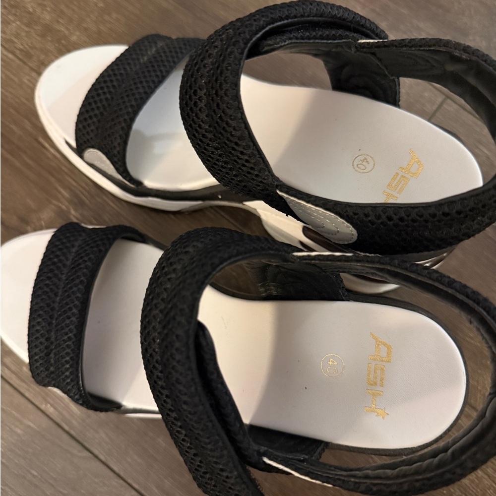 Ash Cosmos - Black & White wedges - Picture 6 of 6